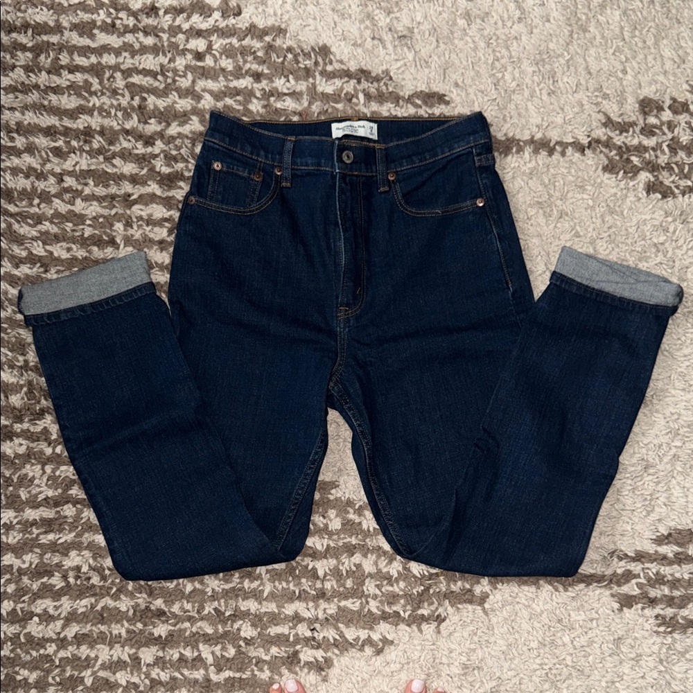 Abercrombie & Fitch - Slim Straight Ultra High Rise Jeans (size 6/28)
